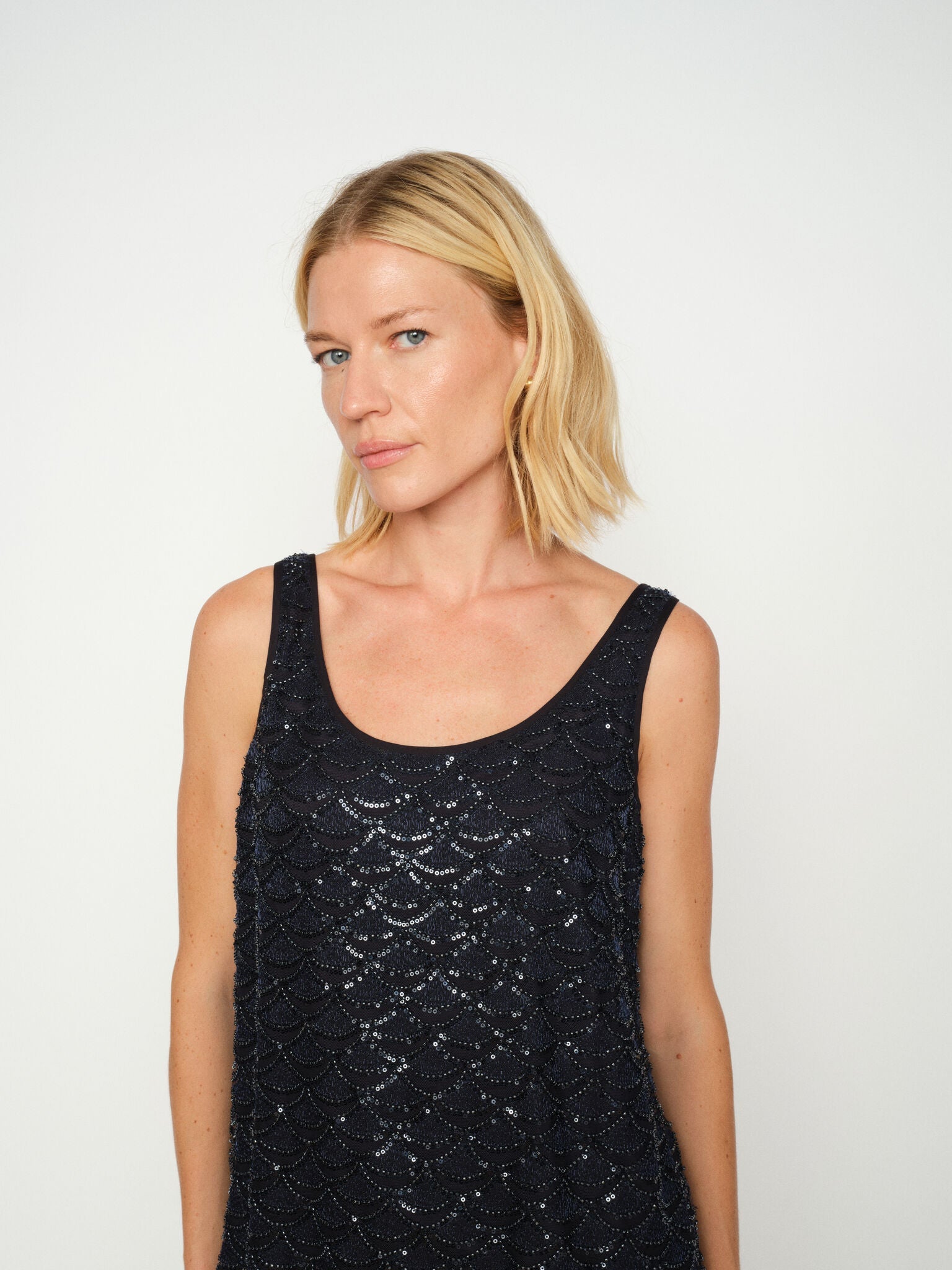 Modelshot / Salute Navy / Detail